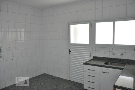 Cozinha de apartamento para alugar com 3 quartos, 130m² em Perdizes, São Paulo