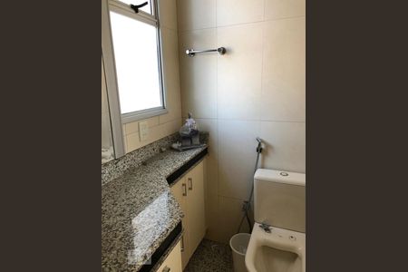 Banheiro Social de apartamento à venda com 4 quartos, 135m² em Itapoã, Belo Horizonte