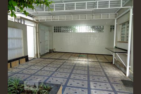 Quintal de casa à venda com 3 quartos, 240m² em Água Branca, São Paulo