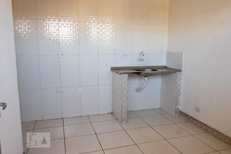 Cozinha de kitnet/studio para alugar com 1 quarto, 20m² em Vila Ré, São Paulo