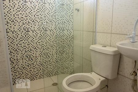 Banheiro de kitnet/studio para alugar com 1 quarto, 20m² em Vila Ré, São Paulo