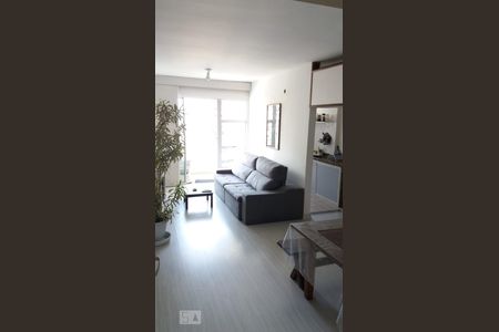 Sala de apartamento para alugar com 2 quartos, 87m² em Barra da Tijuca, Rio de Janeiro