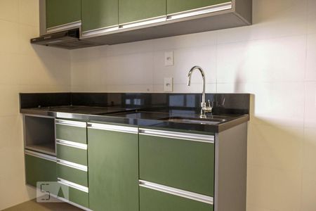 Cozinha de apartamento para alugar com 1 quarto, 55m² em Itaim Bibi, São Paulo