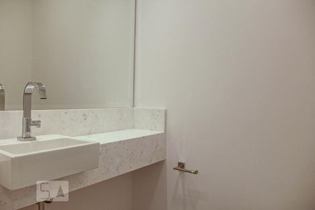 Lavabo de apartamento para alugar com 1 quarto, 55m² em Itaim Bibi, São Paulo