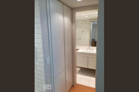 Banheiro de apartamento para alugar com 1 quarto, 60m² em Lagoa, Rio de Janeiro