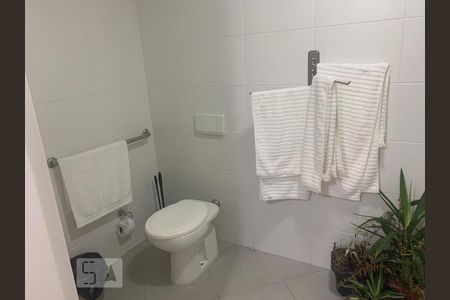 Banheiro de kitnet/studio para alugar com 1 quarto, 36m² em Centro, São Paulo