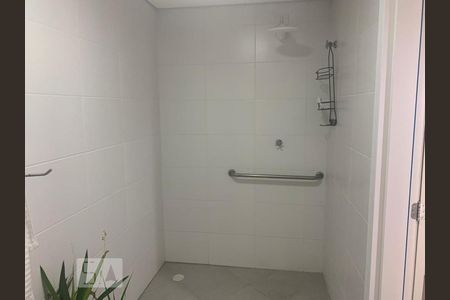 Banheiro de kitnet/studio para alugar com 1 quarto, 36m² em Centro, São Paulo