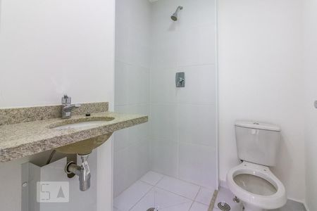 Banheiro de kitnet/studio para alugar com 1 quarto, 22m² em Centro, São Paulo