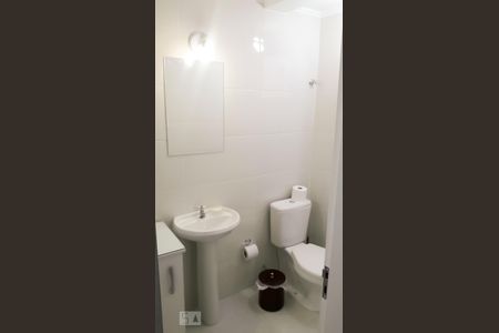 Banheiro de kitnet/studio à venda com 1 quarto, 28m² em Centro Histórico, Porto Alegre