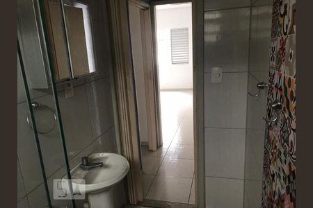 Banheiro de casa para alugar com 2 quartos, 70m² em Vila Palmeiras, São Paulo