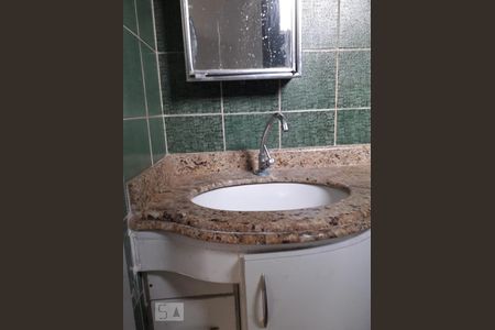 Detalhe do banheiro de apartamento para alugar com 2 quartos, 60m² em Setor Central, Goiânia