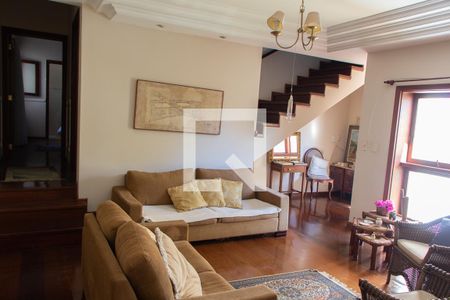 Casa para alugar com 600m², 4 quartos e 6 vagas Casa para alugar com 600m², 4 quartos e 6 vagasSala