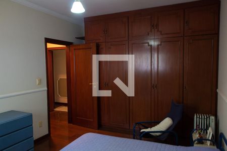 Casa para alugar com 600m², 4 quartos e 6 vagas Casa para alugar com 600m², 4 quartos e 6 vagasQuarto 1