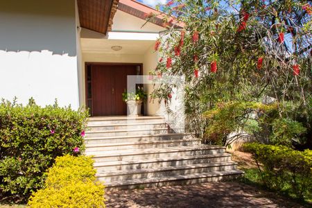 Casa para alugar com 600m², 4 quartos e 6 vagas Casa para alugar com 600m², 4 quartos e 6 vagasÁrea Externa