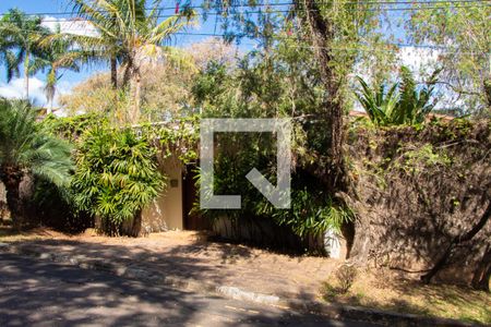 Casa para alugar com 600m², 4 quartos e 6 vagas Casa para alugar com 600m², 4 quartos e 6 vagasFachada