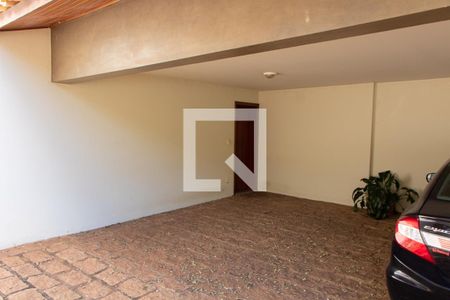 Casa para alugar com 600m², 4 quartos e 6 vagas Casa para alugar com 600m², 4 quartos e 6 vagasGaragem