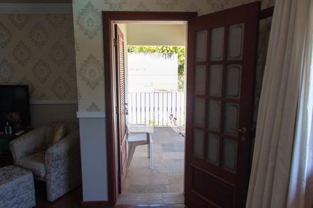 Casa para alugar com 600m², 4 quartos e 6 vagas Casa para alugar com 600m², 4 quartos e 6 vagasVaranda do Quarto 3