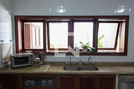 Casa para alugar com 600m², 4 quartos e 6 vagas Casa para alugar com 600m², 4 quartos e 6 vagasCozinha