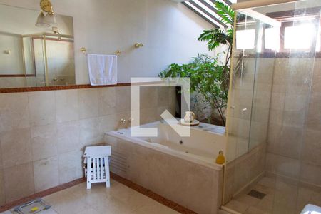 Casa para alugar com 600m², 4 quartos e 6 vagas Casa para alugar com 600m², 4 quartos e 6 vagasBanheiro do Quarto 3