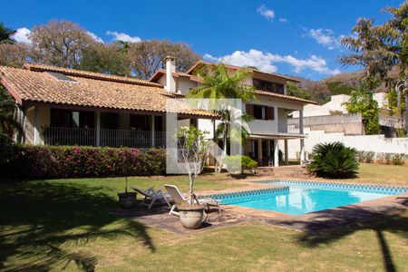 Casa para alugar com 600m², 4 quartos e 6 vagas Casa para alugar com 600m², 4 quartos e 6 vagasÁrea Externa