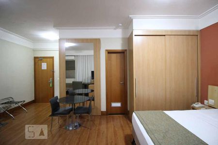 Quarto e cozinha de kitnet/studio para alugar com 1 quarto, 40m² em Lourdes, Belo Horizonte