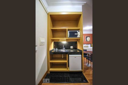 Quarto e cozinha de kitnet/studio para alugar com 1 quarto, 40m² em Lourdes, Belo Horizonte