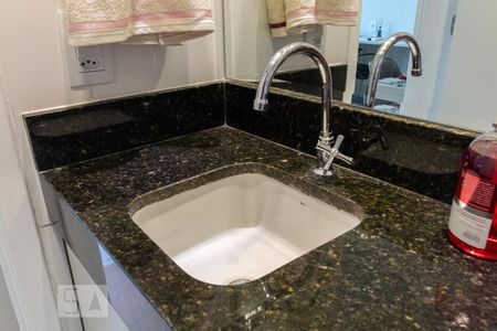 Detalhe do Banheiro de kitnet/studio para alugar com 1 quarto, 27m² em Bethaville I, Barueri