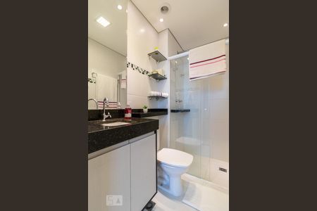 Banheiro de kitnet/studio para alugar com 1 quarto, 27m² em Bethaville I, Barueri