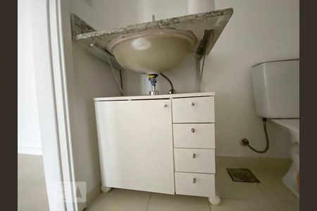 Lavabo de apartamento para alugar com 2 quartos, 65m² em Taquara, Rio de Janeiro