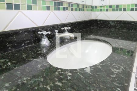 Apartamento à venda com 72m², 3 quartos e 2 vagas Apartamento à venda com 72m², 3 quartos e 2 vagasBanheiro da Suíte