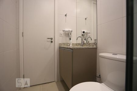 Banheiro de apartamento para alugar com 1 quarto, 36m² em Centro, São Paulo