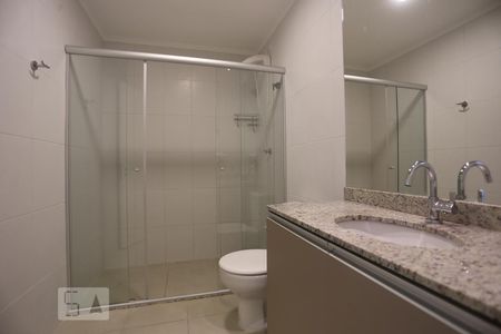 Banheiro de kitnet/studio para alugar com 1 quarto, 30m² em Centro, São Paulo