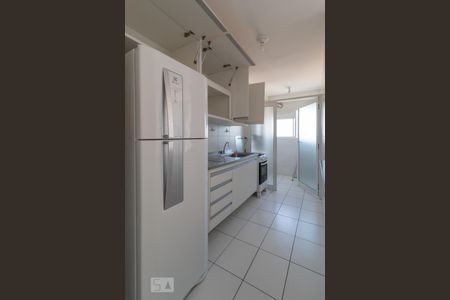 Cozinha de apartamento para alugar com 2 quartos, 64m² em Rio Pequeno, São Paulo