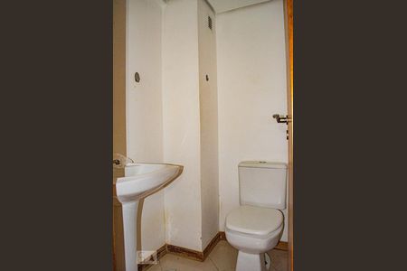 Banheiro 1 de apartamento para alugar com 2 quartos, 75m² em São João, Porto Alegre
