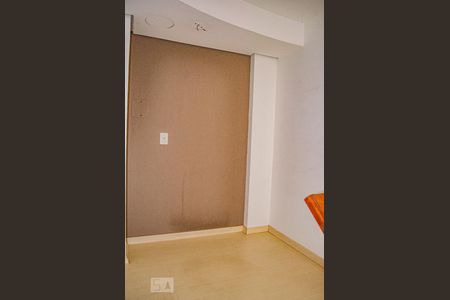 Corredor  de apartamento para alugar com 2 quartos, 75m² em São João, Porto Alegre