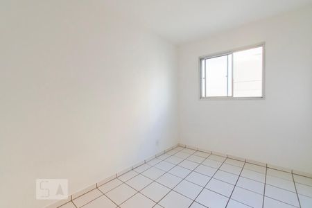 Quarto 01 de apartamento para alugar com 2 quartos, 44m² em Samambaia Sul (samambaia), Brasília