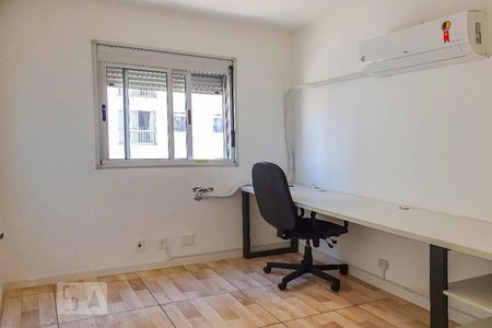 Quarto 2 de apartamento para alugar com 2 quartos, 65m² em Jardim Itu Sabará, Porto Alegre