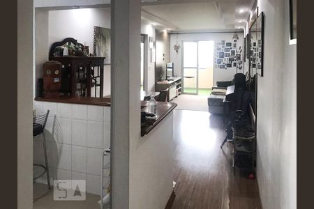 Sala e entrada da cozinha de apartamento à venda com 2 quartos, 70m² em Centro, Diadema