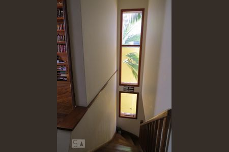 Escadas de casa à venda com 3 quartos, 134m² em Pinheiros, São Paulo