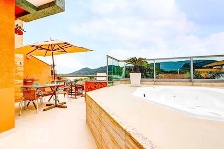 Sala - Jacuzzi de apartamento para alugar com 4 quartos, 300m² em Lagoa da Conceição, Florianópolis