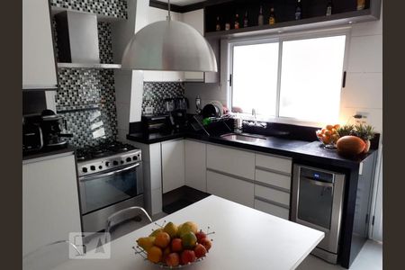 Casa para alugar com 220m², 4 quartos e 3 vagas Casa para alugar com 220m², 4 quartos e 3 vagasCozinha