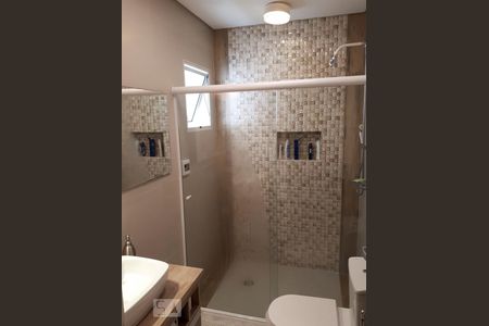 Banheiro Suite de casa para alugar com 3 quartos, 200m² em Vila Canero, São Paulo