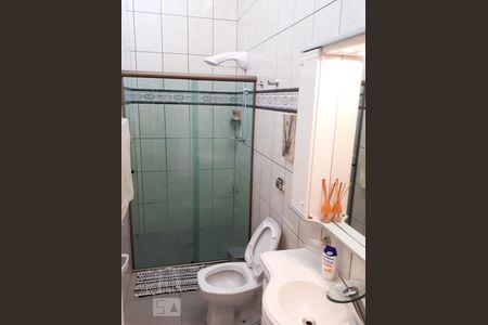 Casa para alugar com 220m², 4 quartos e 3 vagas Casa para alugar com 220m², 4 quartos e 3 vagasBanheiro Social 3