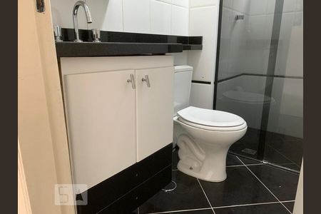 Banheiro de apartamento para alugar com 2 quartos, 57m² em Vila Pierina, São Paulo