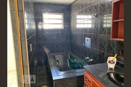 Casa à venda com 229m², 4 quartos e 2 vagas Casa à venda com 229m², 4 quartos e 2 vagasBanheiro 1 Suíte