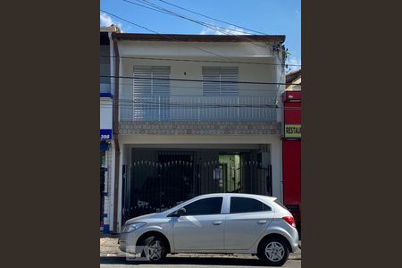 Casa à venda com 229m², 4 quartos e 2 vagas Casa à venda com 229m², 4 quartos e 2 vagasFachada