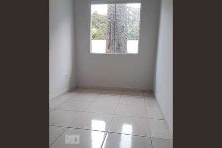 Quarto 1 de casa para alugar com 2 quartos, 60m² em Cidade Industrial, Curitiba