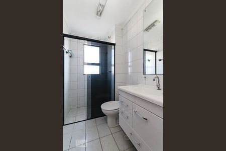 Banheiro de apartamento para alugar com 2 quartos, 65m² em Vila Ivone, São Paulo