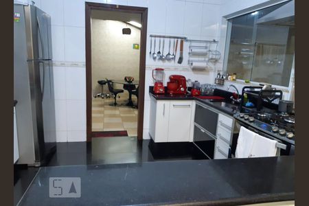 Cozinha de casa à venda com 4 quartos, 170m² em Centro, Osasco