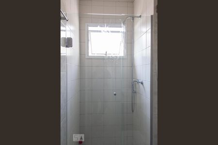 Banheiro de apartamento para alugar com 2 quartos, 50m² em Humaitá, Porto Alegre